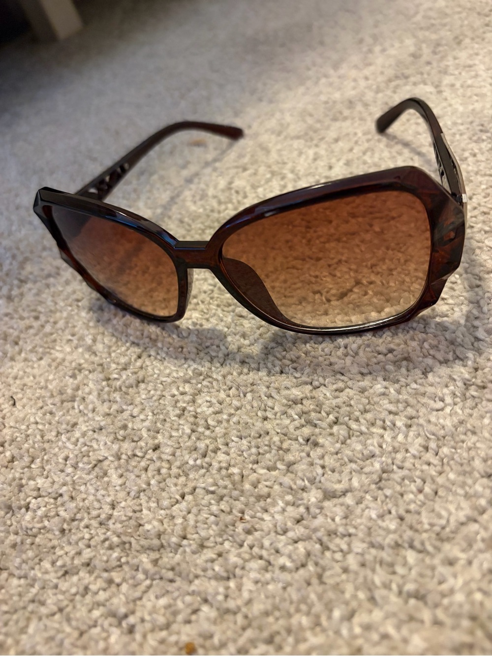 Amazon Women's Tortoiseshell Brown Gradient Sunglasses
